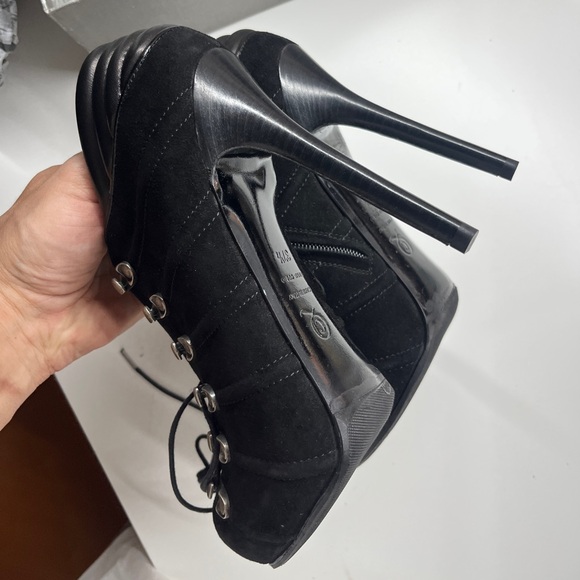 Alexander mcQeen heels new in box - Picture 4 of 8
